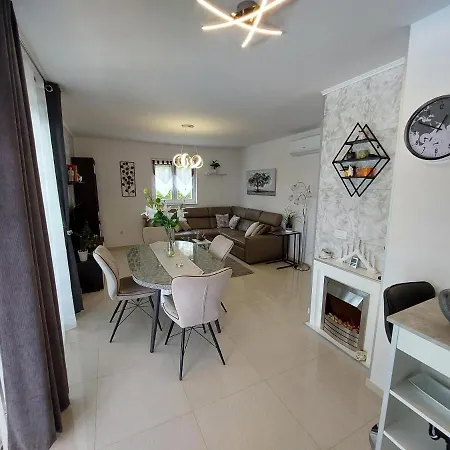 Apartment Madlen Icici