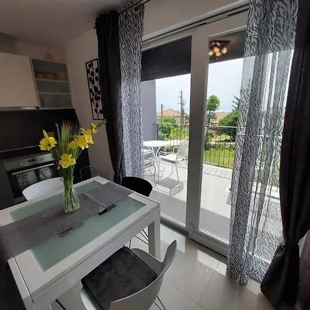Madlen Apartment Icici