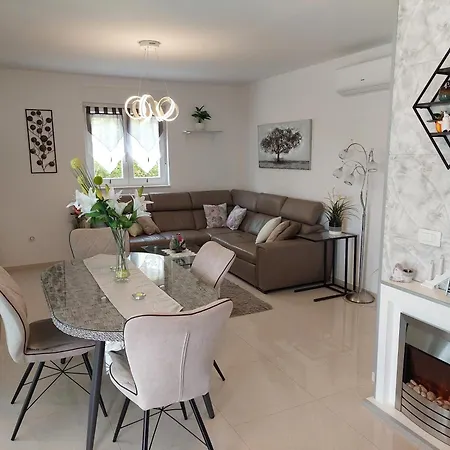 Madlen Apartment
